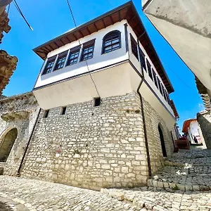 villa-athina-in-berat-castle-since-1741.albaniahotels.org/
